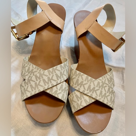 Michael Kors platforms - Picture 1 of 5